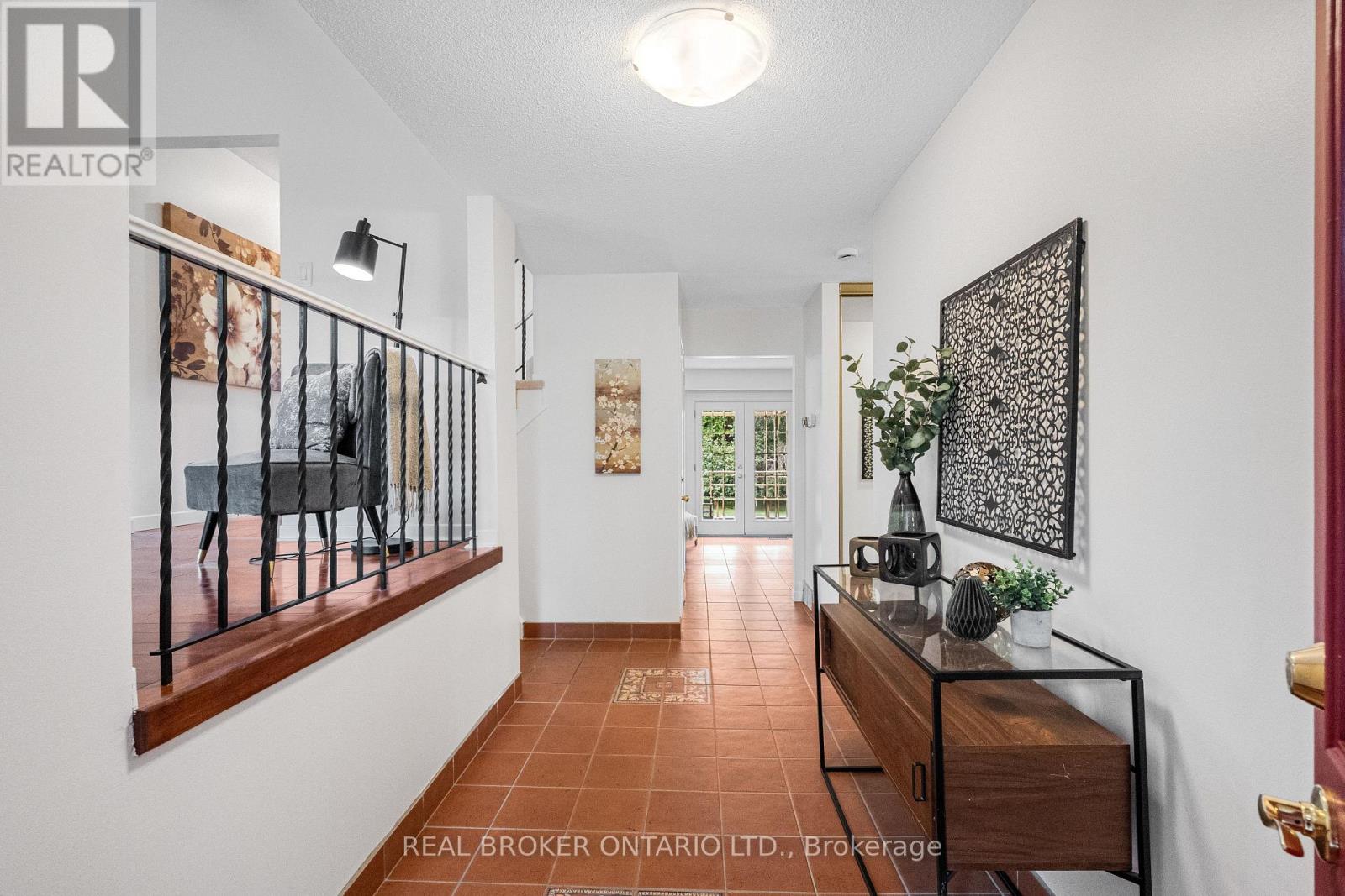 62 Herschel Crescent, Ottawa, Ontario  K2L 1Z6 - Photo 2 - X12420053