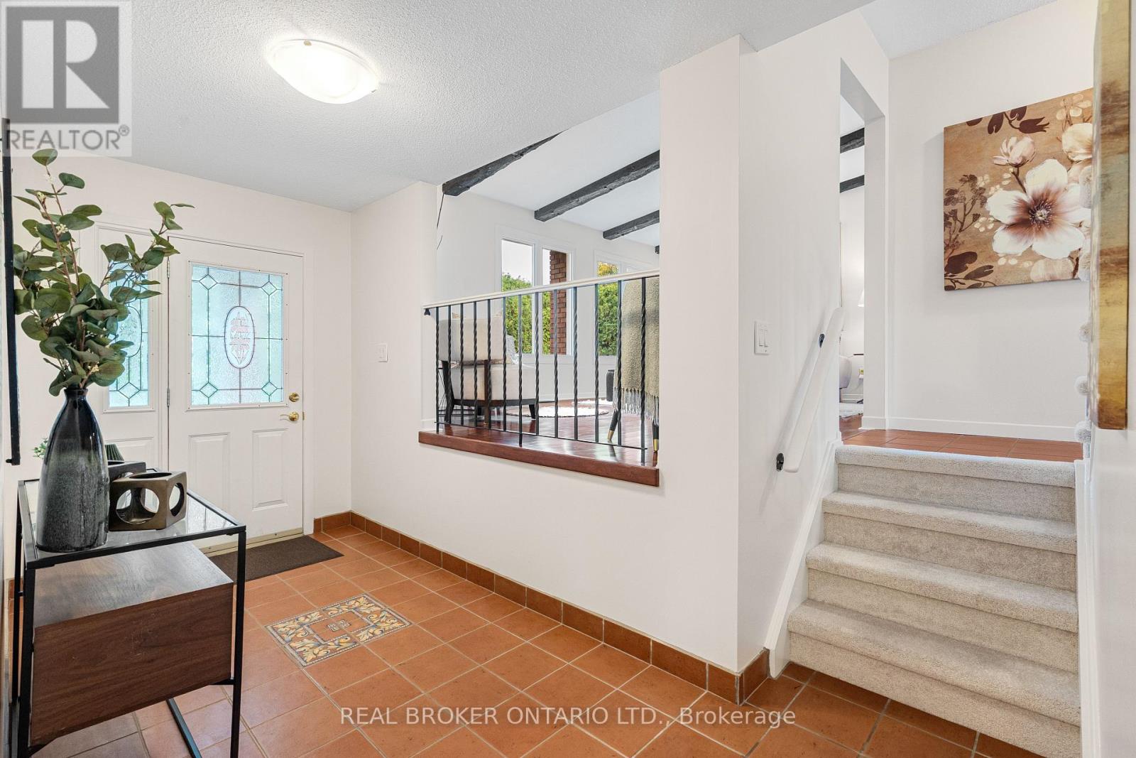 62 Herschel Crescent, Ottawa, Ontario  K2L 1Z6 - Photo 3 - X12420053