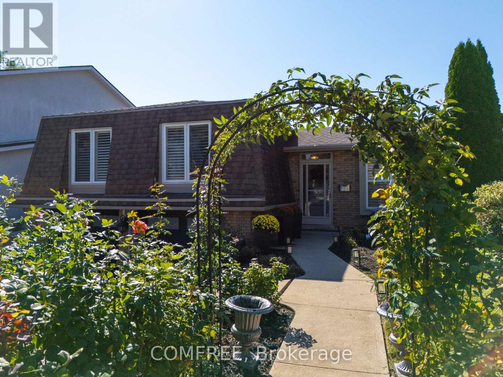 5 Beechwood Avenue, Brantford, Ontario  N3R 6Z1 - Photo 4 - X12420088