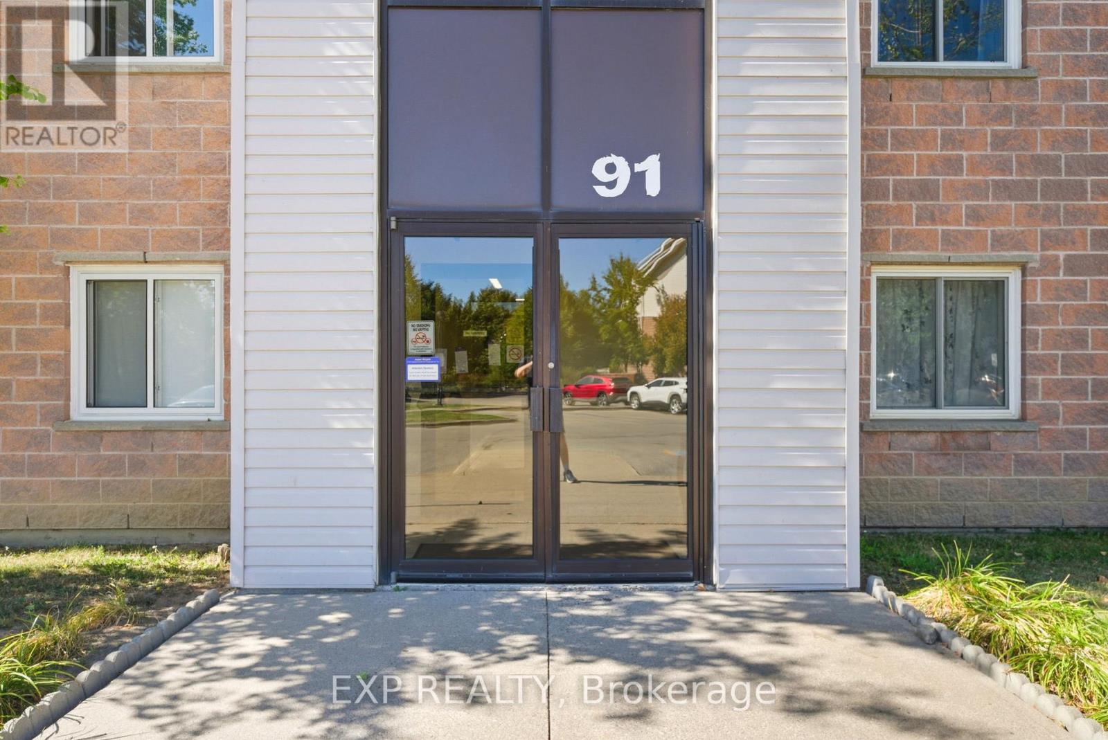 202 - 91 Aspen Springs Drive, Clarington, Ontario  L1C 5J9 - Photo 4 - E12420102