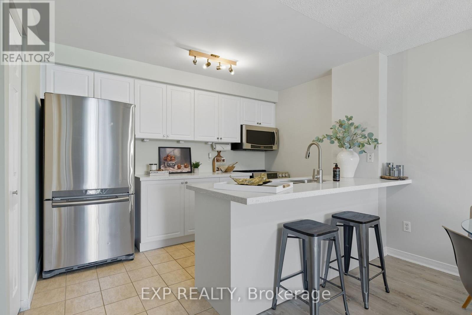 202 - 91 Aspen Springs Drive, Clarington, Ontario  L1C 5J9 - Photo 6 - E12420102