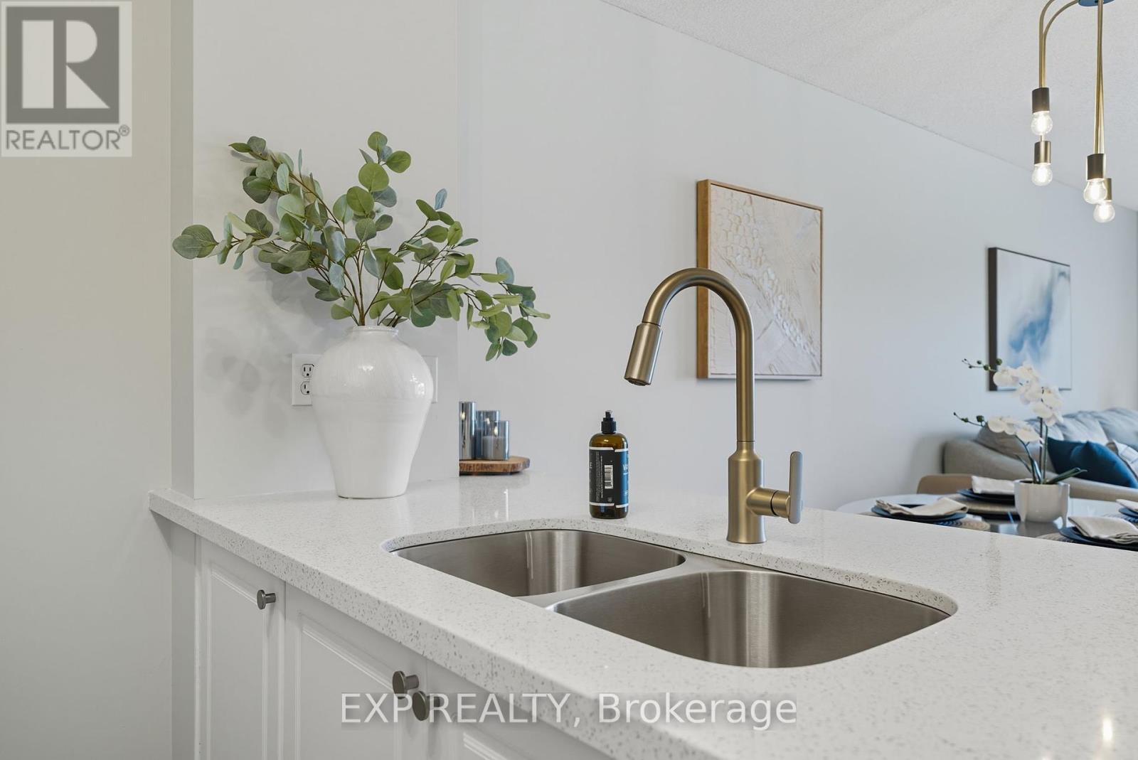 202 - 91 Aspen Springs Drive, Clarington, Ontario  L1C 5J9 - Photo 8 - E12420102