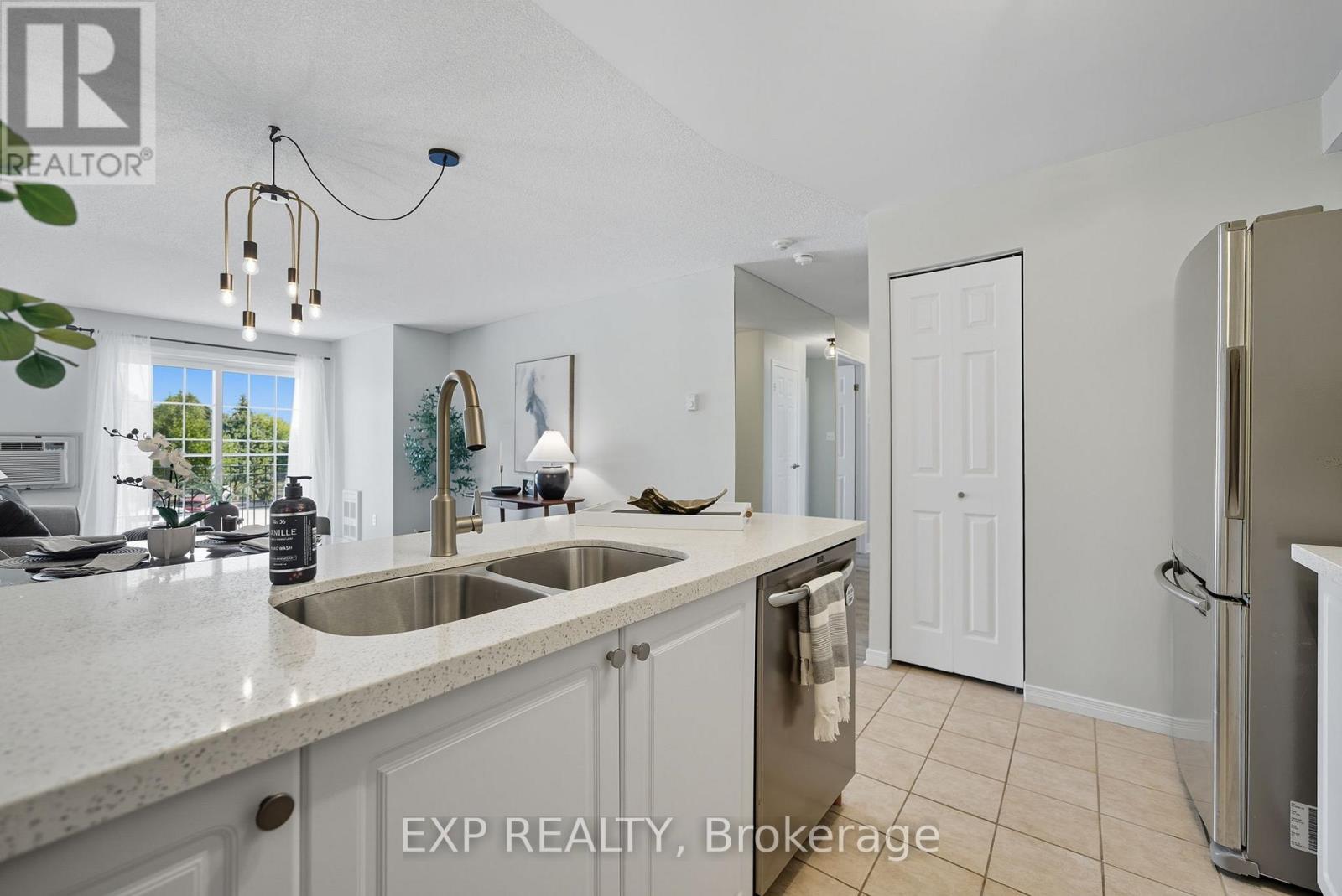 202 - 91 Aspen Springs Drive, Clarington, Ontario  L1C 5J9 - Photo 9 - E12420102