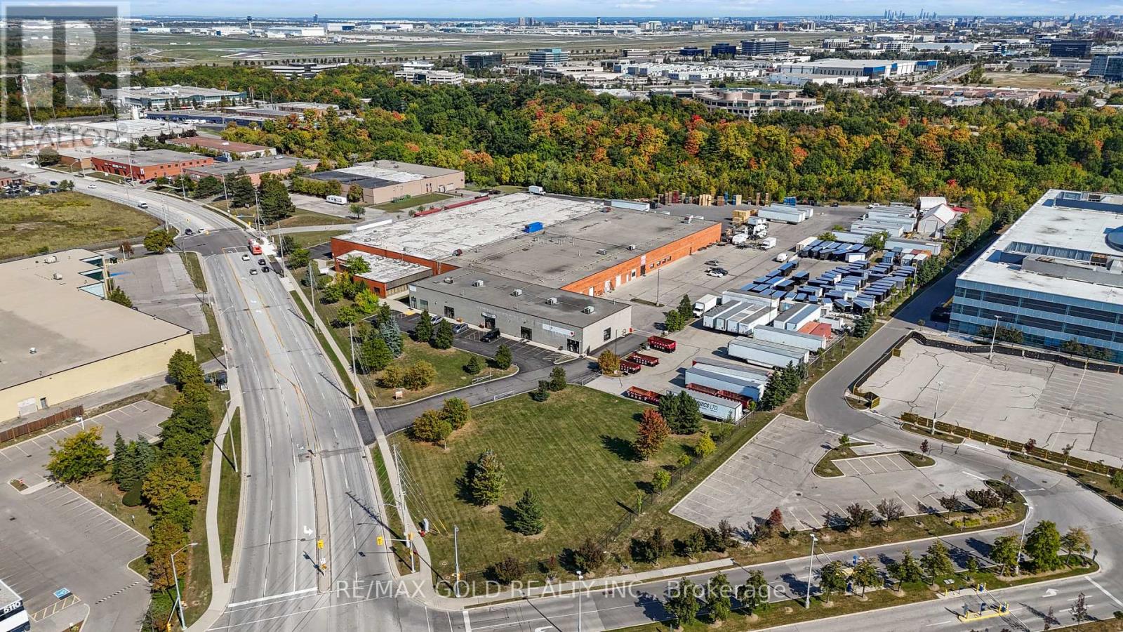 5135 Creekbank Road, Mississauga, Ontario  L4W 1R3 - Photo 1 - W12420011