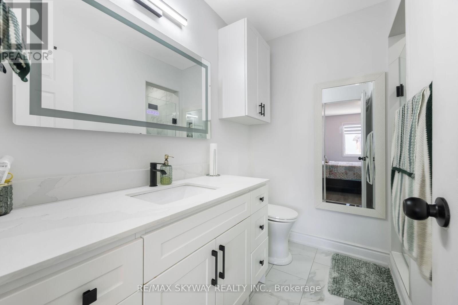1570 Cartwright Crescent, Milton, Ontario  L9T 5N5 - Photo 29 - W12420044