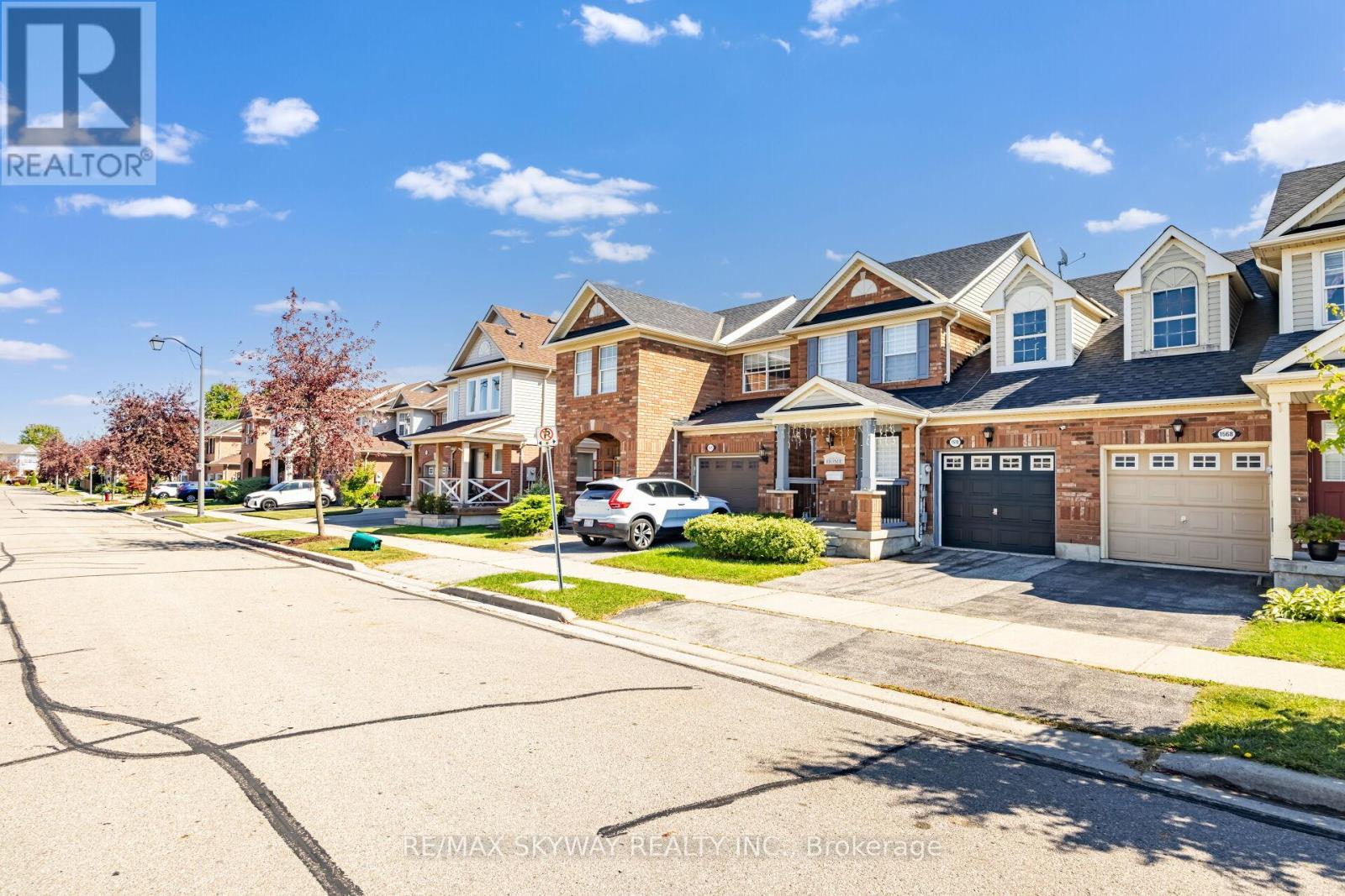 1570 Cartwright Crescent, Milton, Ontario  L9T 5N5 - Photo 4 - W12420044