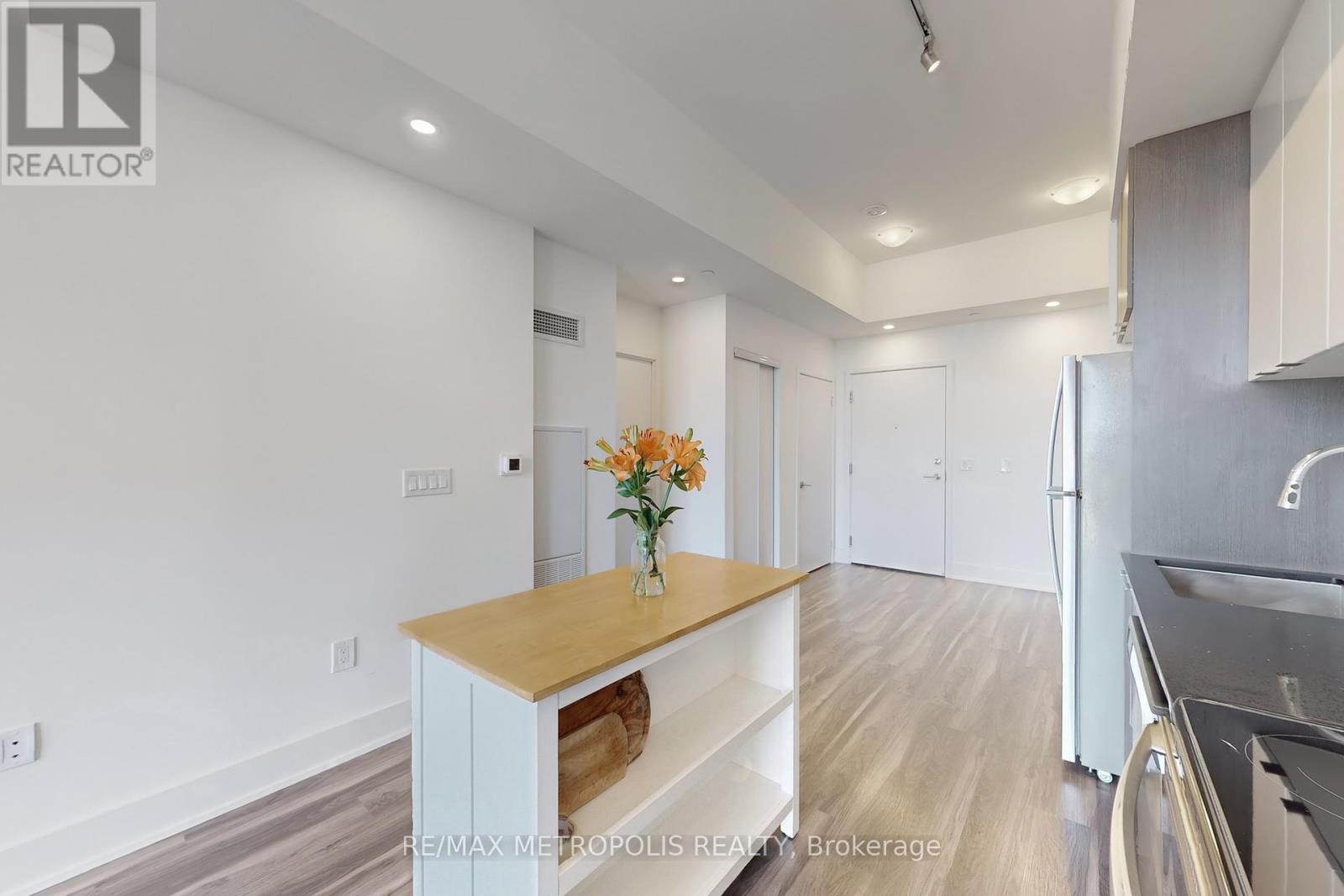 819 - 859 The Queensway, Toronto, Ontario  M8Z 1N8 - Photo 13 - W12420045