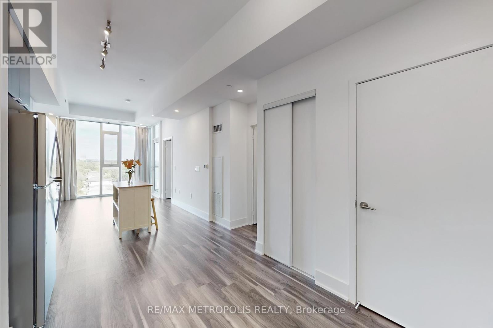819 - 859 The Queensway, Toronto, Ontario  M8Z 1N8 - Photo 2 - W12420045