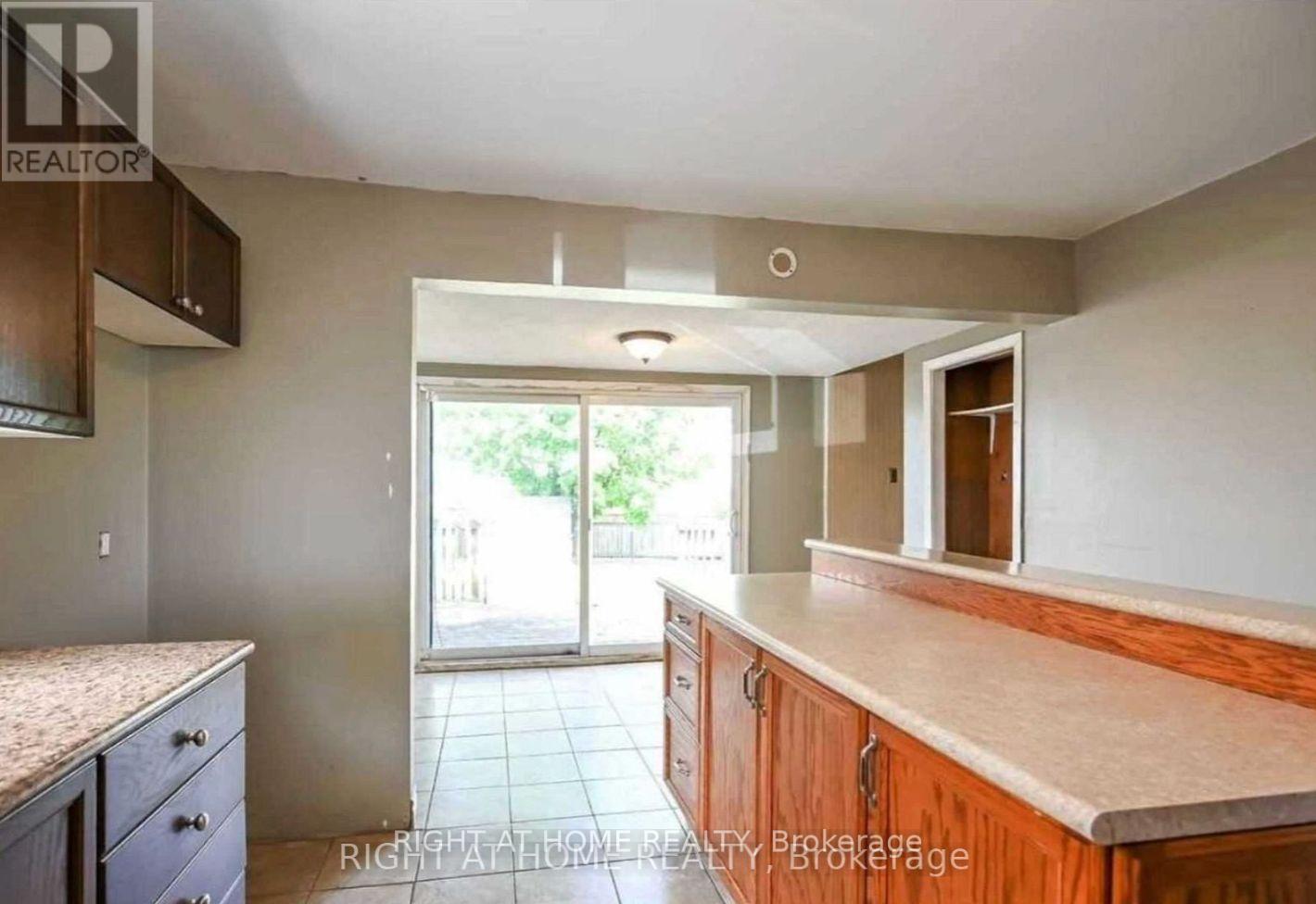 1025 Stone Church Road E, Hamilton, Ontario  L8W 1B2 - Photo 4 - X12420033