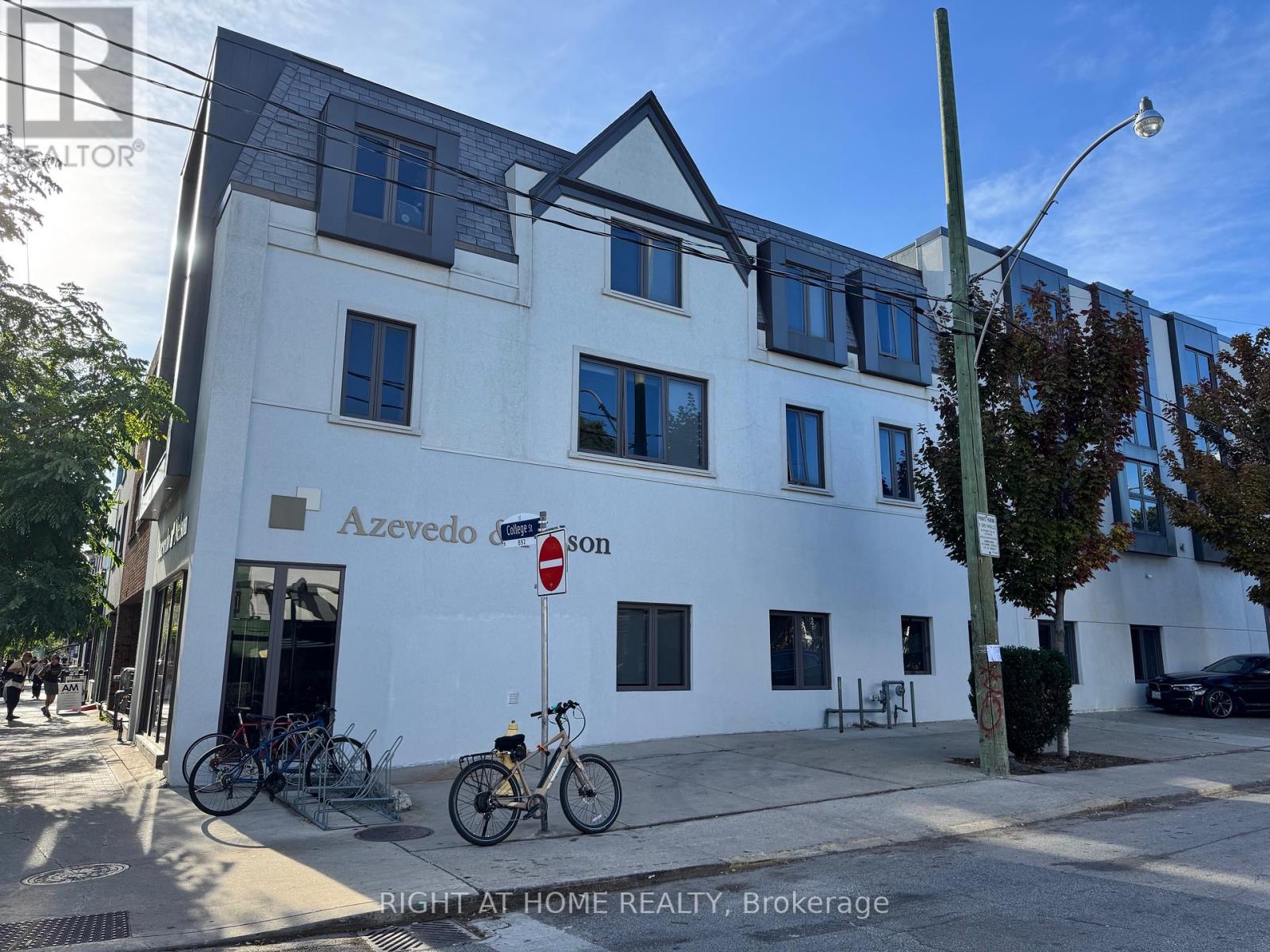 201 - 892 College Street, Toronto, Ontario  M6H 1A4 - Photo 28 - C12420112