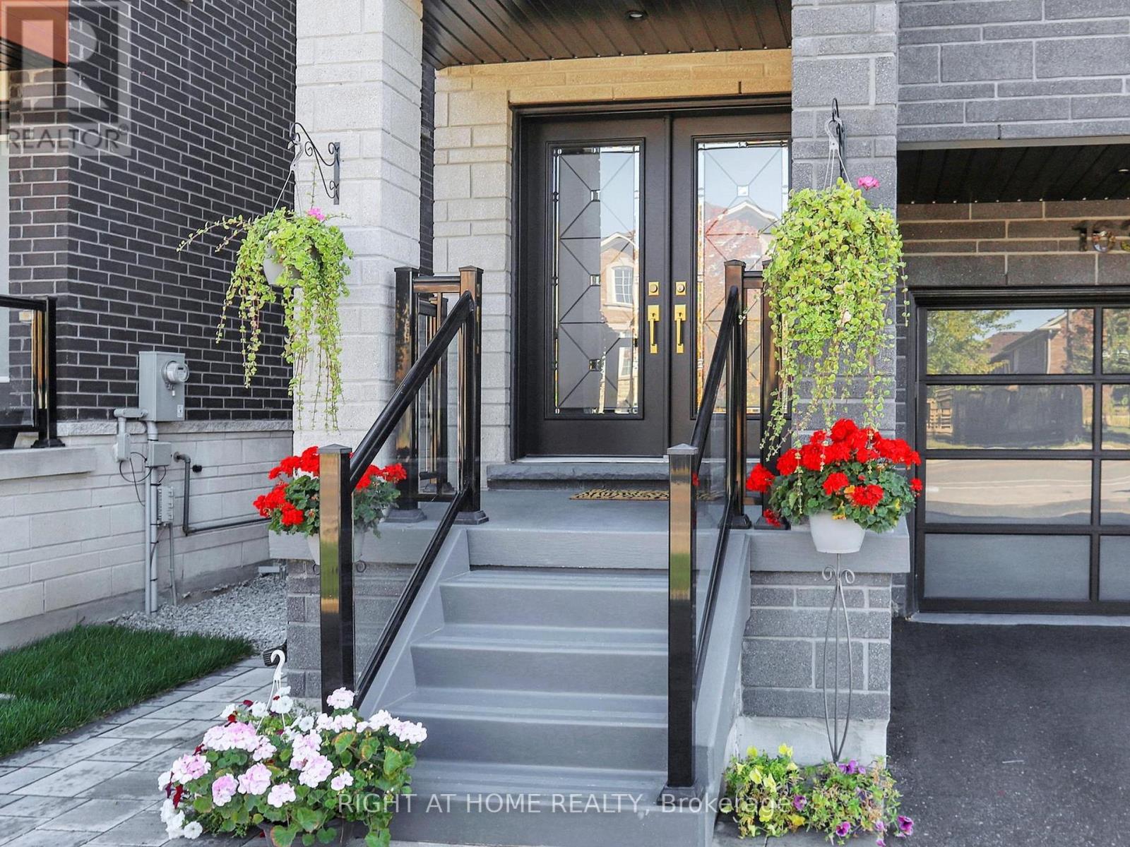 163 Lebovic Campus Drive, Vaughan, Ontario  L6A 5A1 - Photo 2 - N12420058