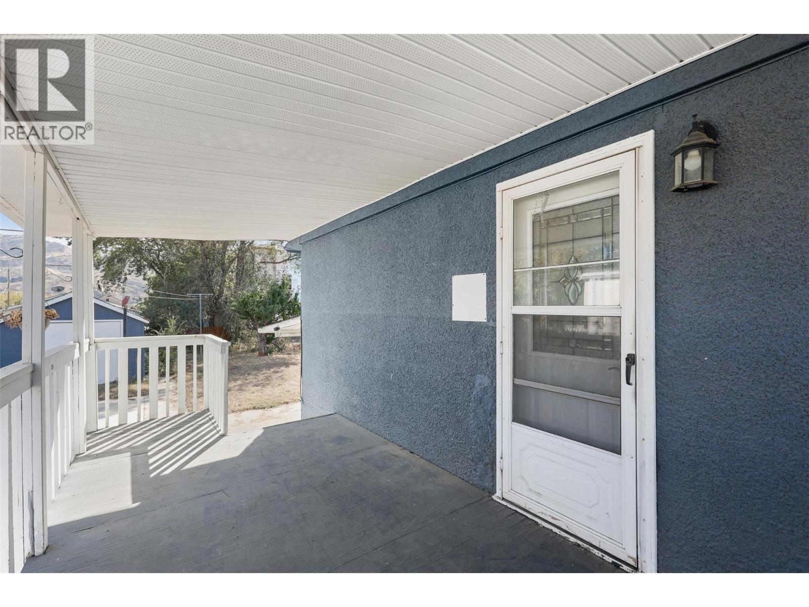 2687 Joyce Avenue, Kamloops, British Columbia  V2B 4M2 - Photo 3 - 10363801