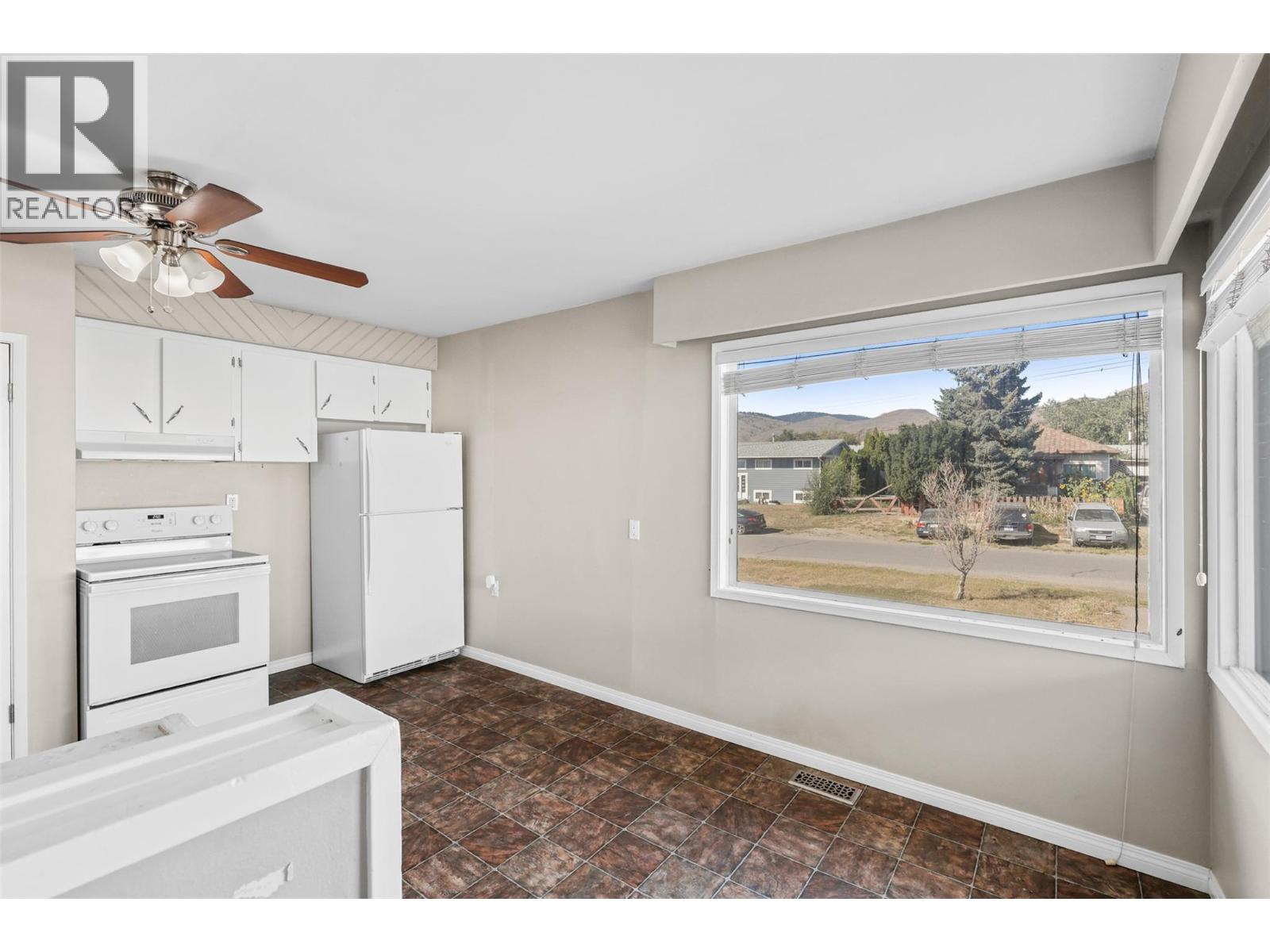 2687 Joyce Avenue, Kamloops, British Columbia  V2B 4M2 - Photo 5 - 10363801