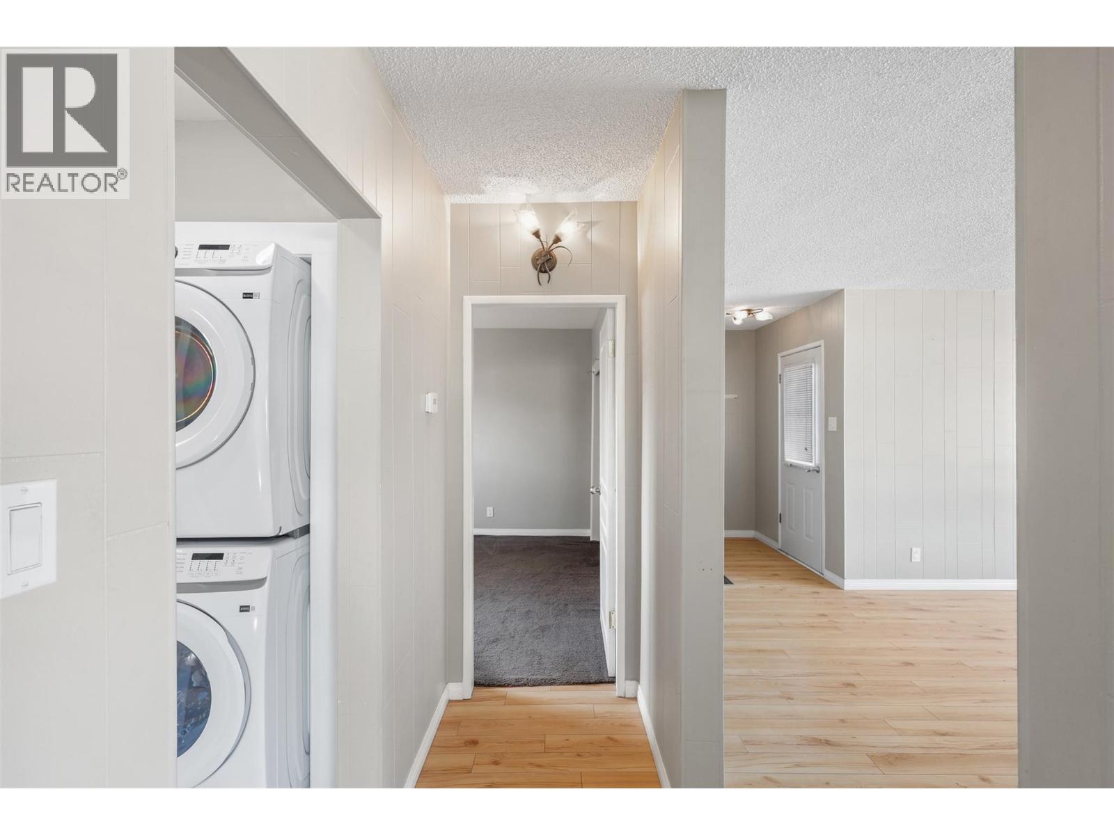 2687 Joyce Avenue, Kamloops, British Columbia  V2B 4M2 - Photo 9 - 10363801