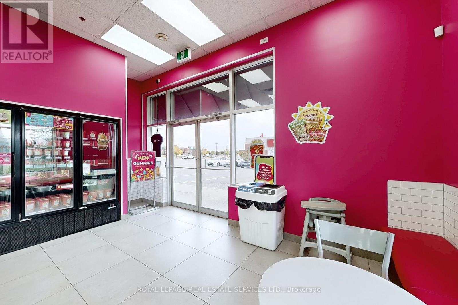 3047 Appleby Line, Burlington, Ontario  L7M 0V7 - Photo 3 - W12418046