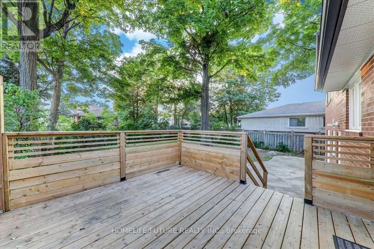 20 Brantley Crescent, Toronto, Ontario  M3J 1X5 - Photo 16 - W12420091