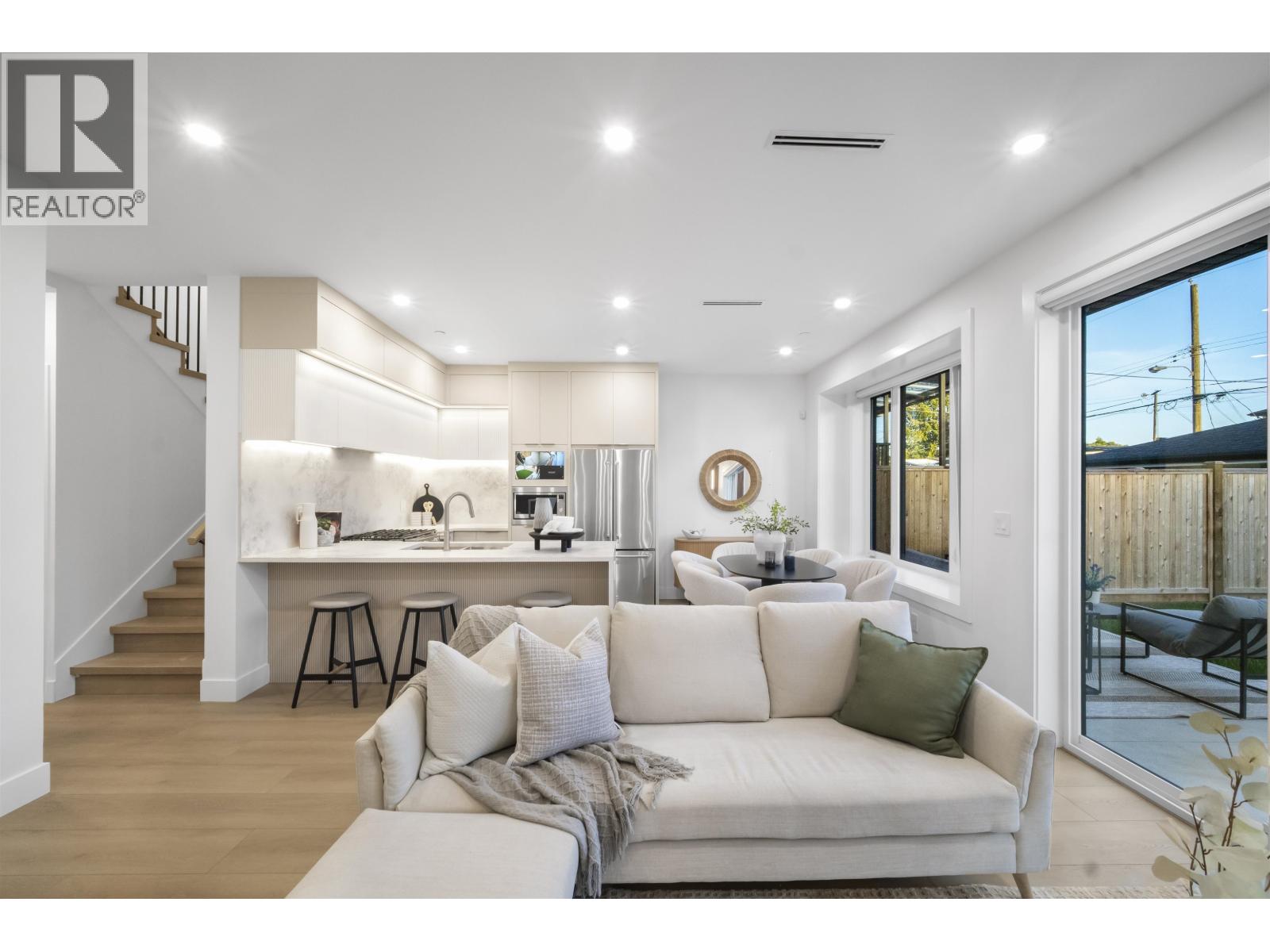 2 2386 E 45th Avenue, Vancouver, British Columbia  V5R 1K3 - Photo 6 - R3050697