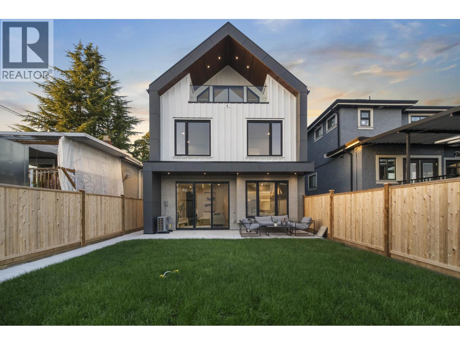 2 2386 E 45th Avenue, Vancouver, British Columbia  V5R 1K3 - Photo 3 - R3050697