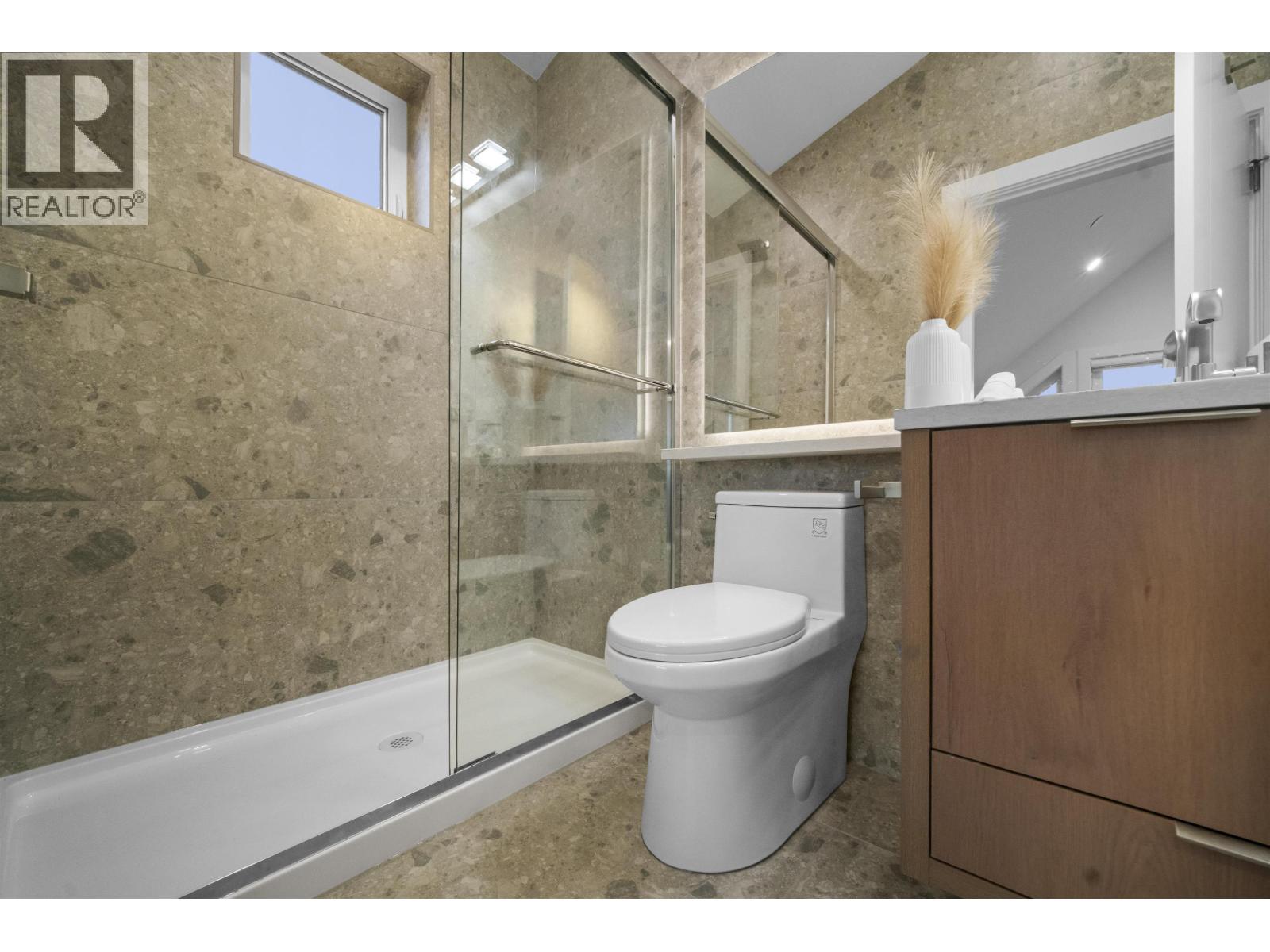 2 2386 E 45th Avenue, Vancouver, British Columbia  V5R 1K3 - Photo 16 - R3050697