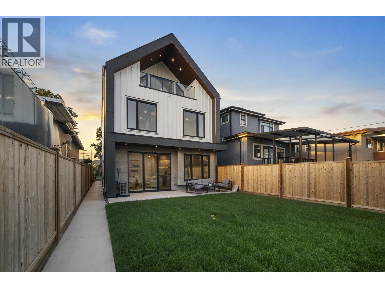 2 2386 E 45th Avenue, Vancouver, British Columbia  V5R 1K3 - Photo 2 - R3050697