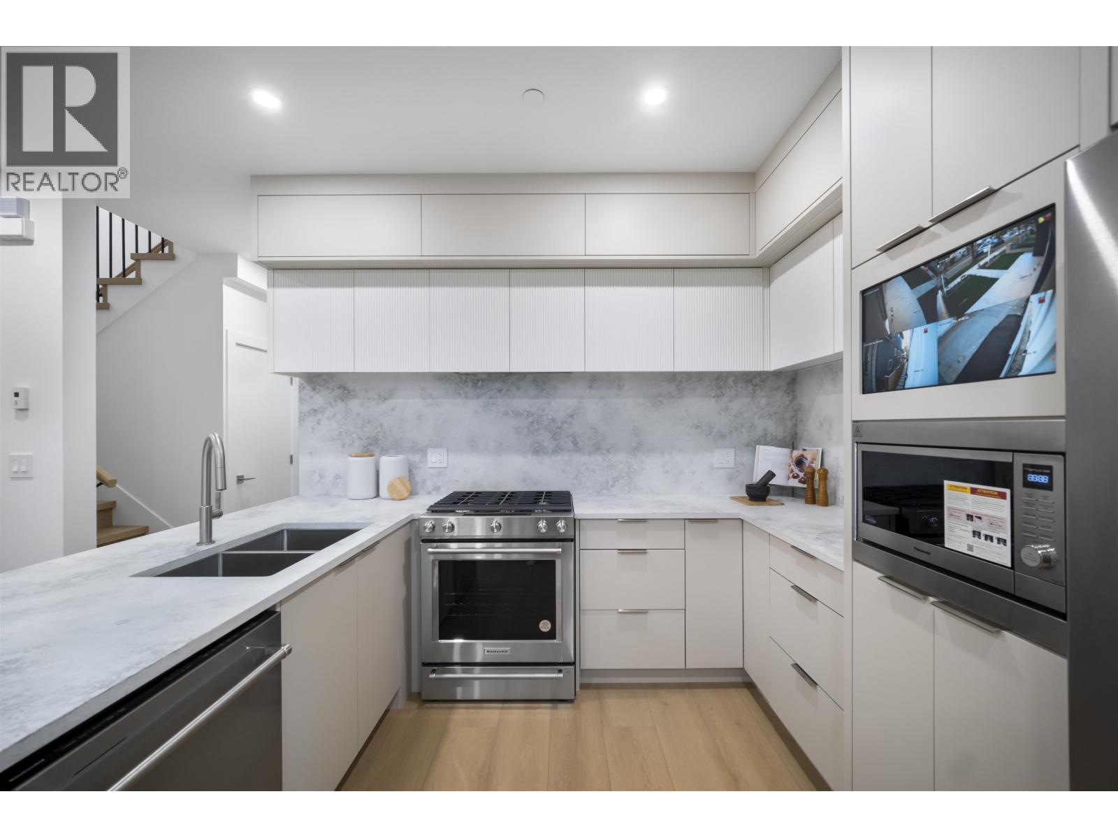 2 2386 E 45th Avenue, Vancouver, British Columbia  V5R 1K3 - Photo 13 - R3050697