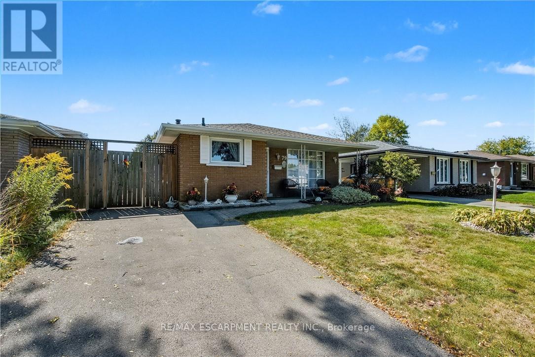 79 Gardiner Drive, Hamilton, Ontario  L9C 4V3 - Photo 3 - X12420059