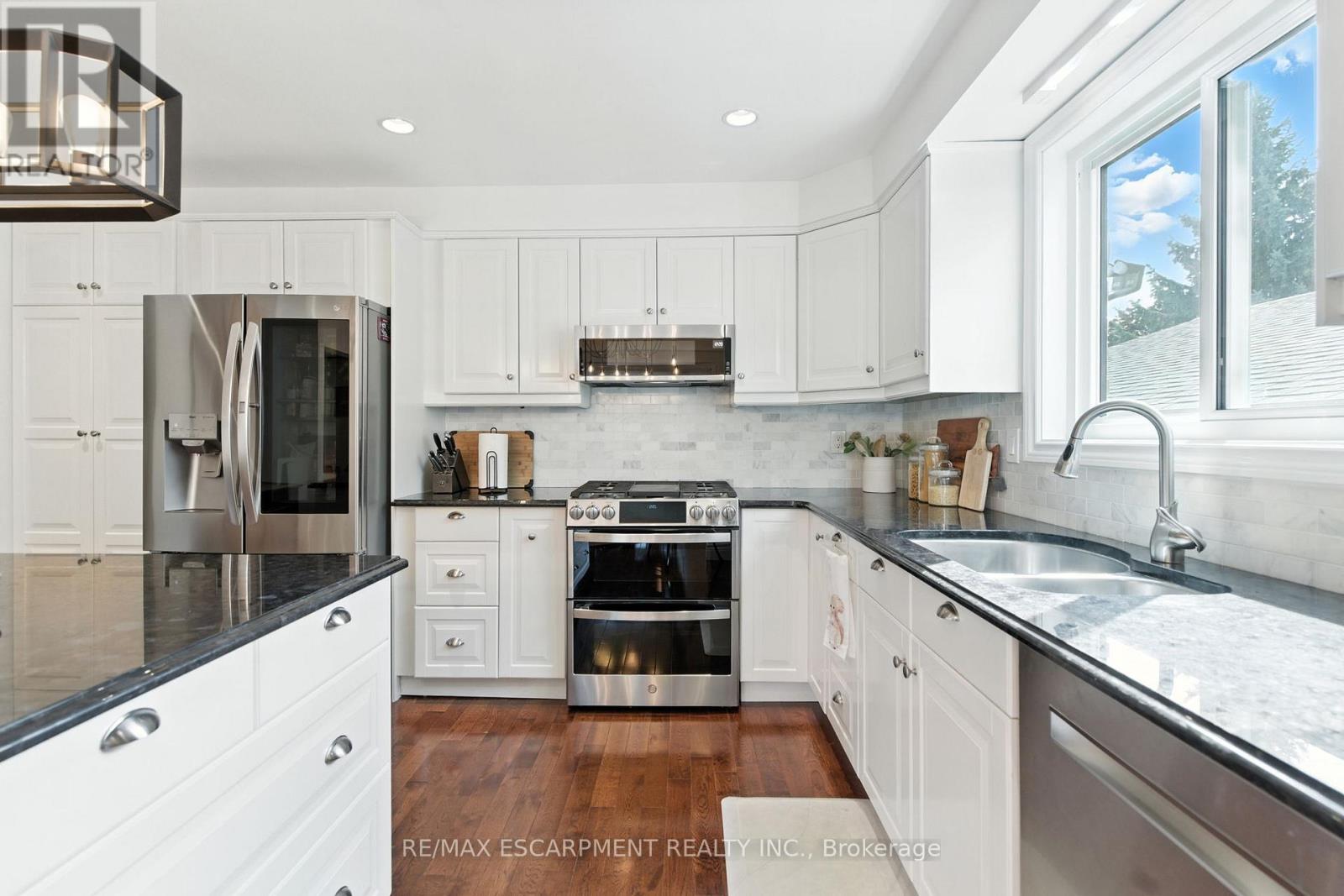 10 Millpond Place, Hamilton, Ontario  L8W 2W7 - Photo 14 - X12420093