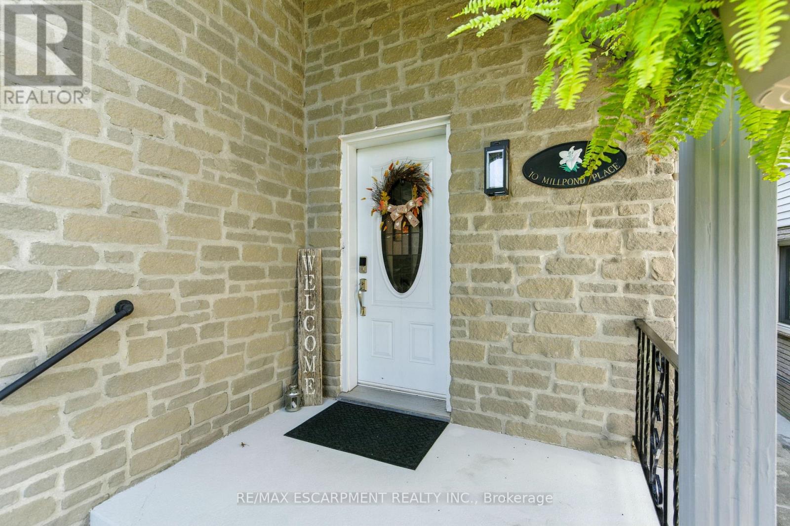 10 Millpond Place, Hamilton, Ontario  L8W 2W7 - Photo 2 - X12420093
