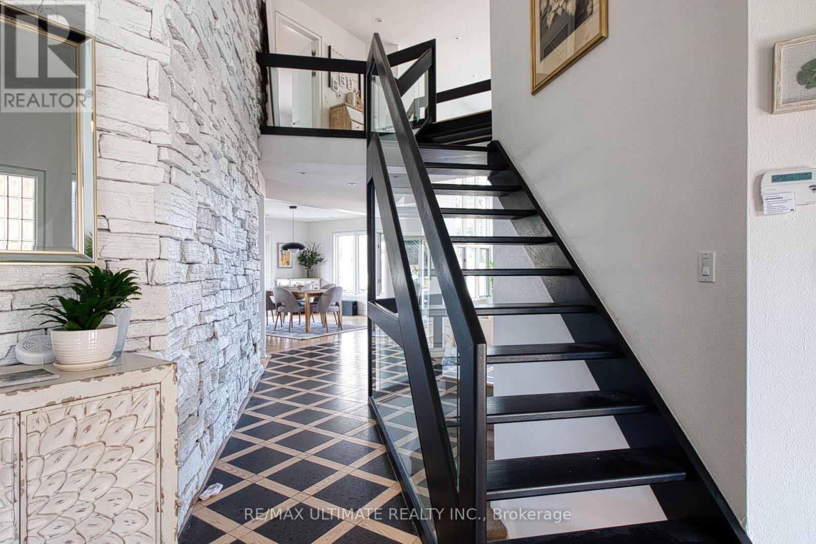 9 Karen Court, Pelham, Ontario  L0S 1E4 - Photo 6 - X12420104