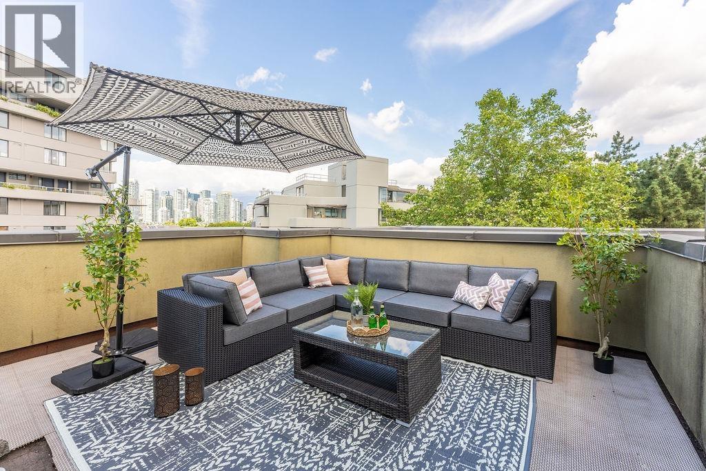 301 650 MOBERLY ROAD, Vancouver, British Columbia