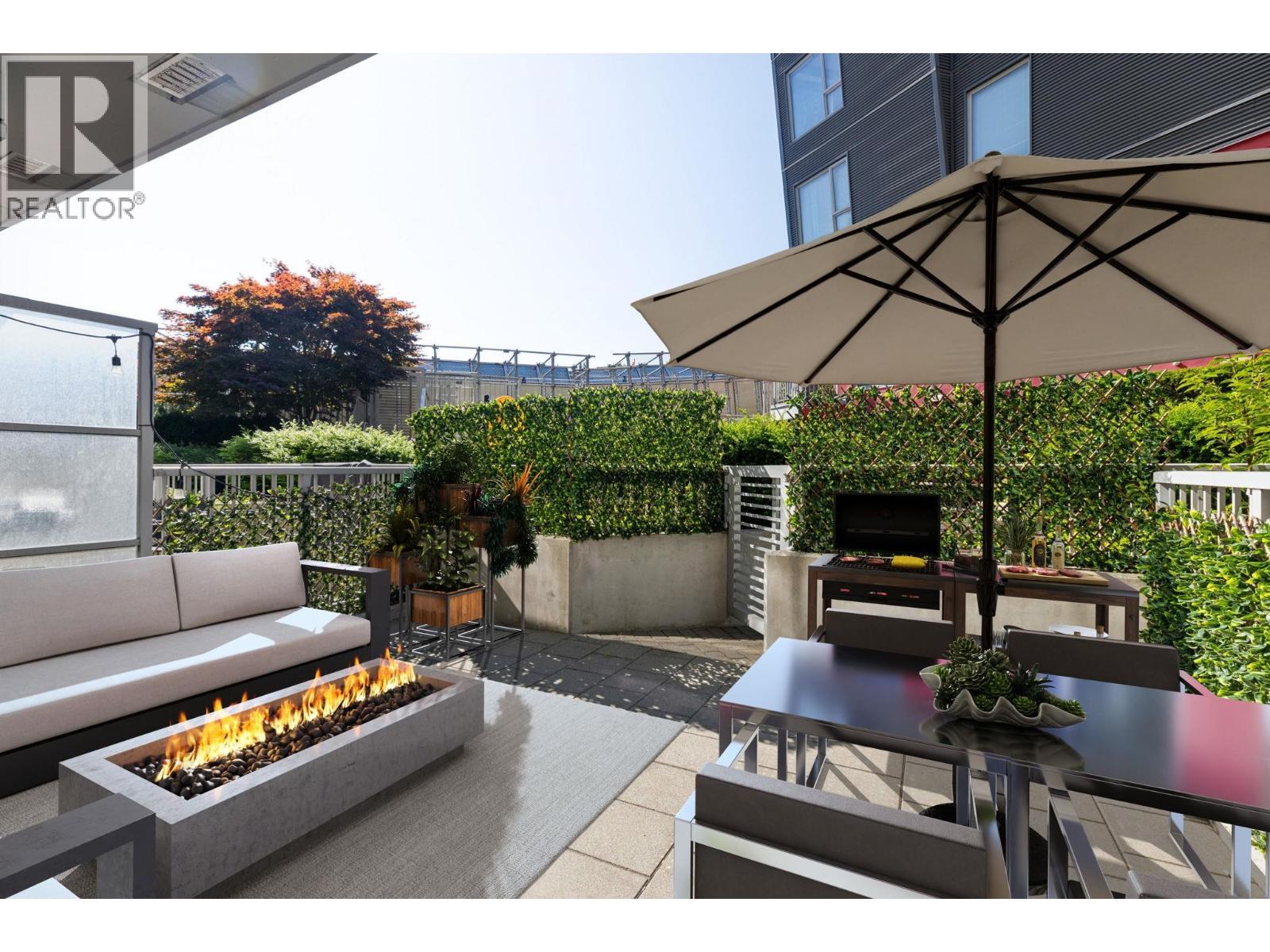 215 384 E 1ST AVENUE, Vancouver, British Columbia