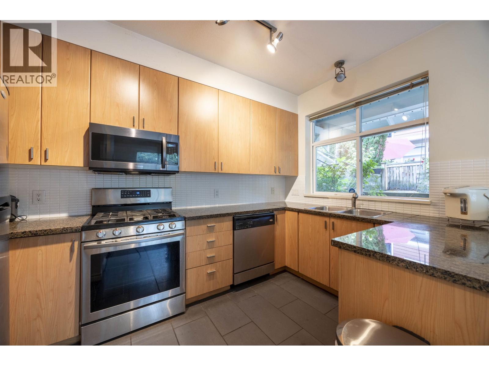46 6878 Southpoint Drive, Burnaby, British Columbia  V3N 5E4 - Photo 9 - R3050834