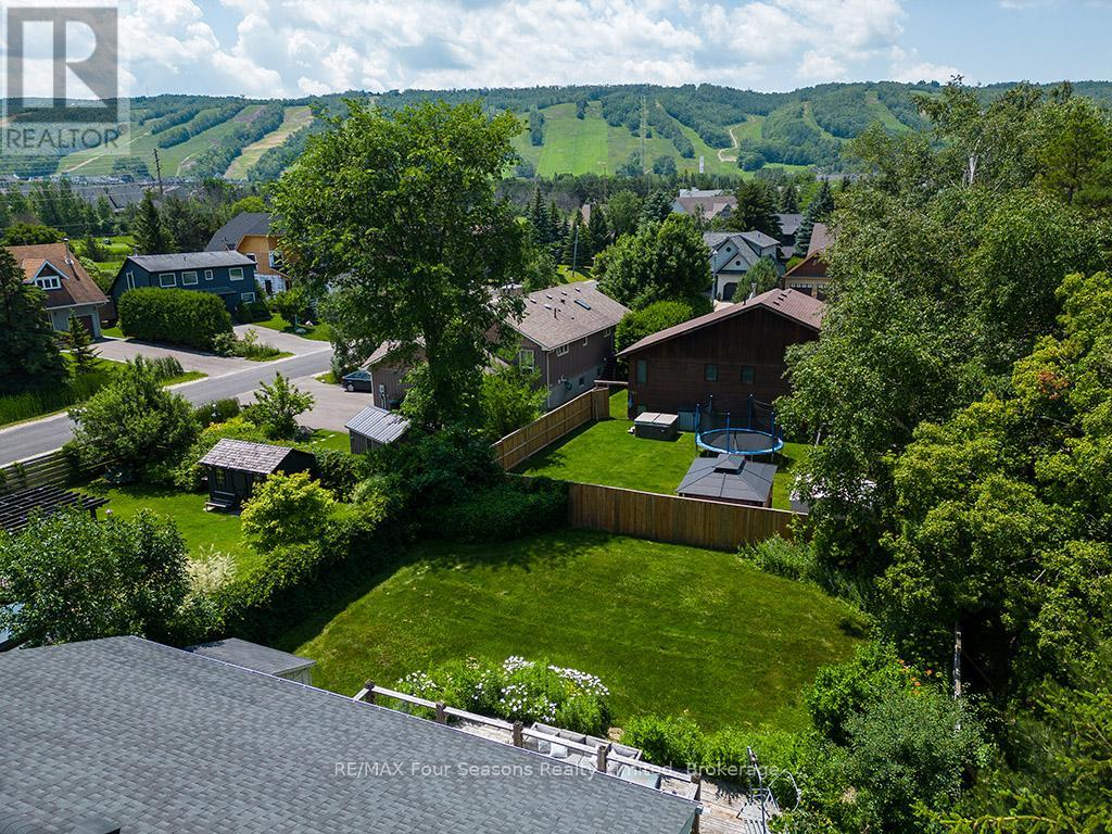104 Laurie's Court, Blue Mountains, Ontario  L9Y 0L4 - Photo 41 - X12420115