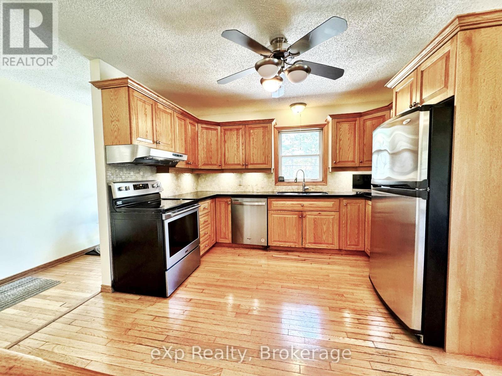 180 Beaumont Drive, Bracebridge, Ontario  P1L 1X2 - Photo 6 - X12420139