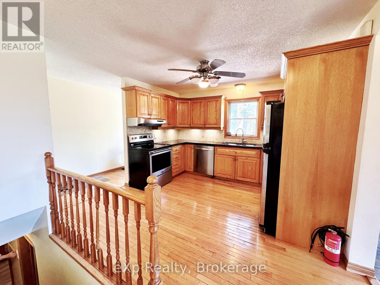 180 Beaumont Drive, Bracebridge, Ontario  P1L 1X2 - Photo 7 - X12420139