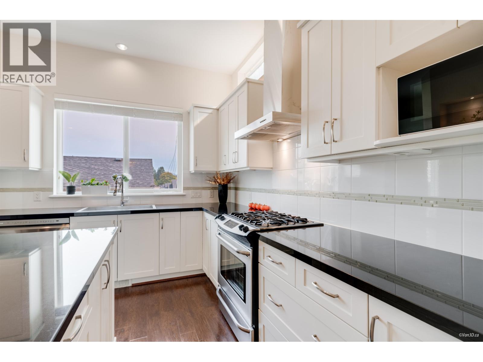 1249 Soball Street, Coquitlam, British Columbia  V3B 3H7 - Photo 10 - R3050801
