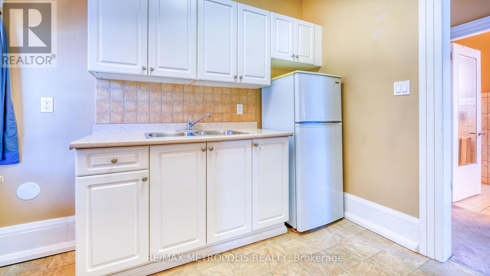 Upper #3 - 1110 Simcoe Street S, Oshawa, Ontario  L1H 4L8 - Photo 15 - E12419910