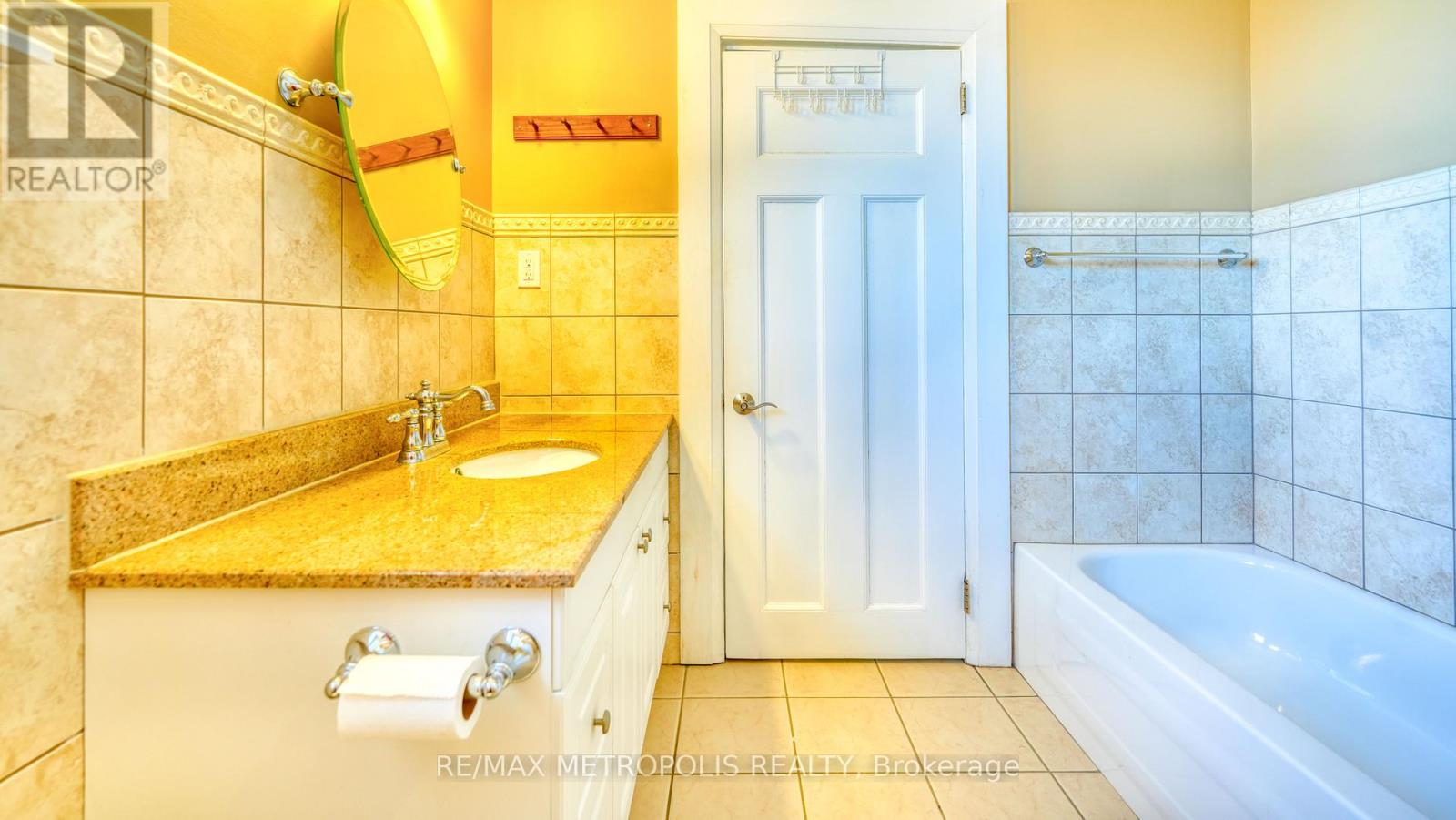 Upper #3 - 1110 Simcoe Street S, Oshawa, Ontario  L1H 4L8 - Photo 18 - E12419910