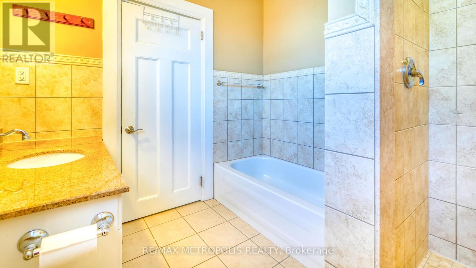 Upper #3 - 1110 Simcoe Street S, Oshawa, Ontario  L1H 4L8 - Photo 19 - E12419910