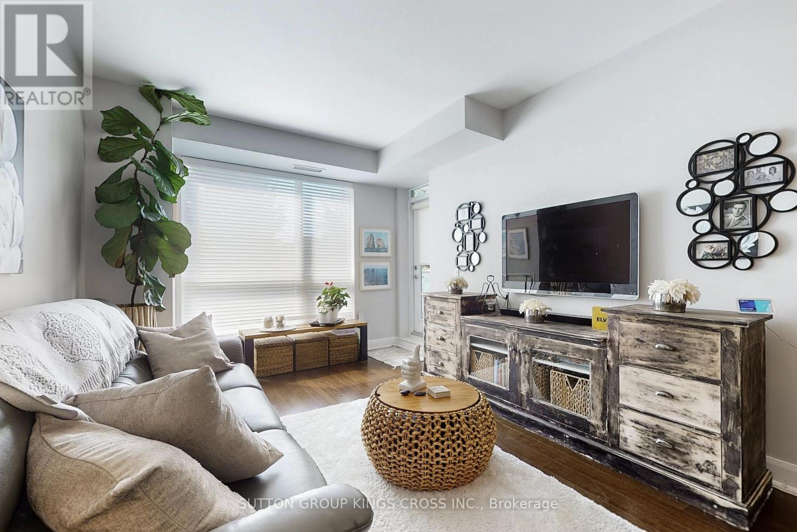 201 - 2470 Prince Michael Drive, Oakville, Ontario  L6H 0G9 - Photo 2 - W12396679