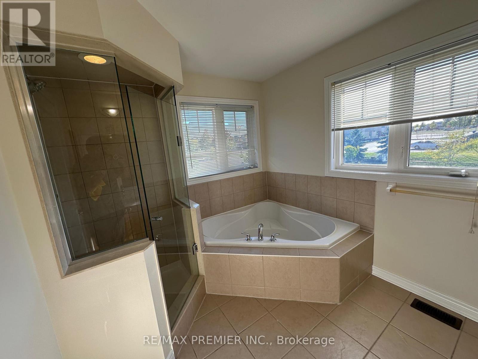 1 Poulias Avenue, Richmond Hill, Ontario  L4E 4X5 - Photo 18 - N12414078
