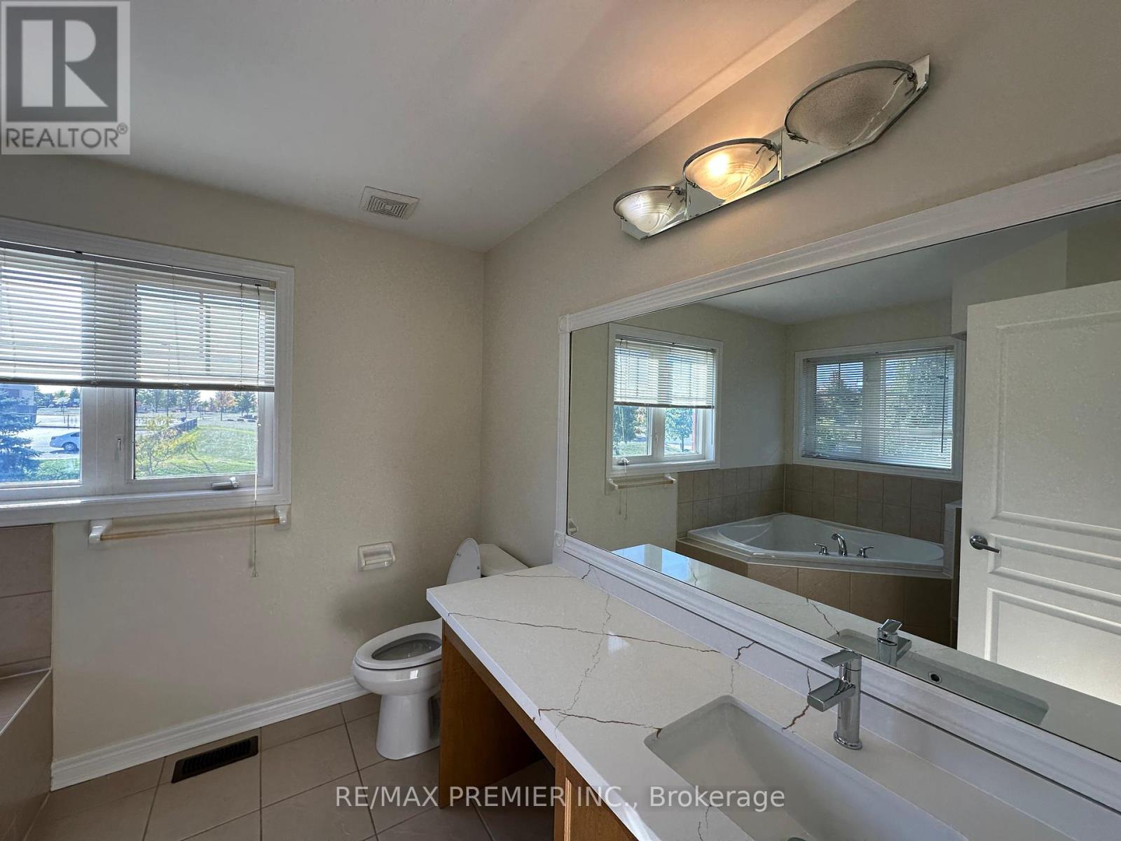 1 Poulias Avenue, Richmond Hill, Ontario  L4E 4X5 - Photo 19 - N12414078
