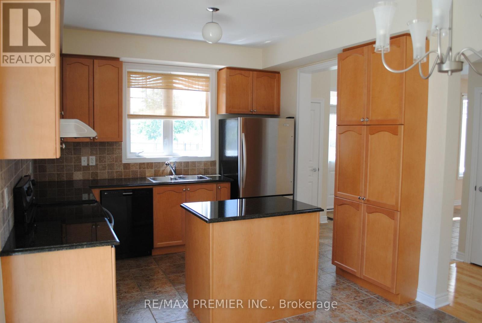 1 Poulias Avenue, Richmond Hill, Ontario  L4E 4X5 - Photo 6 - N12414078