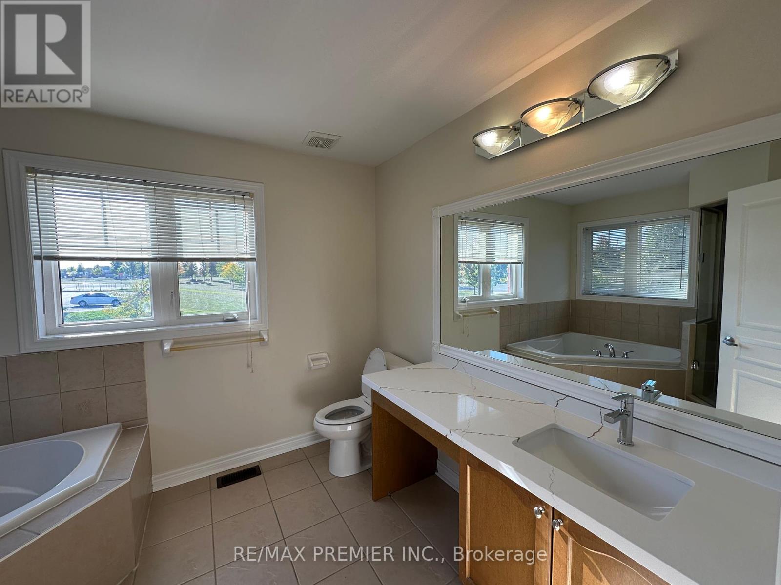 1 Poulias Avenue, Richmond Hill, Ontario  L4E 4X5 - Photo 17 - N12414078