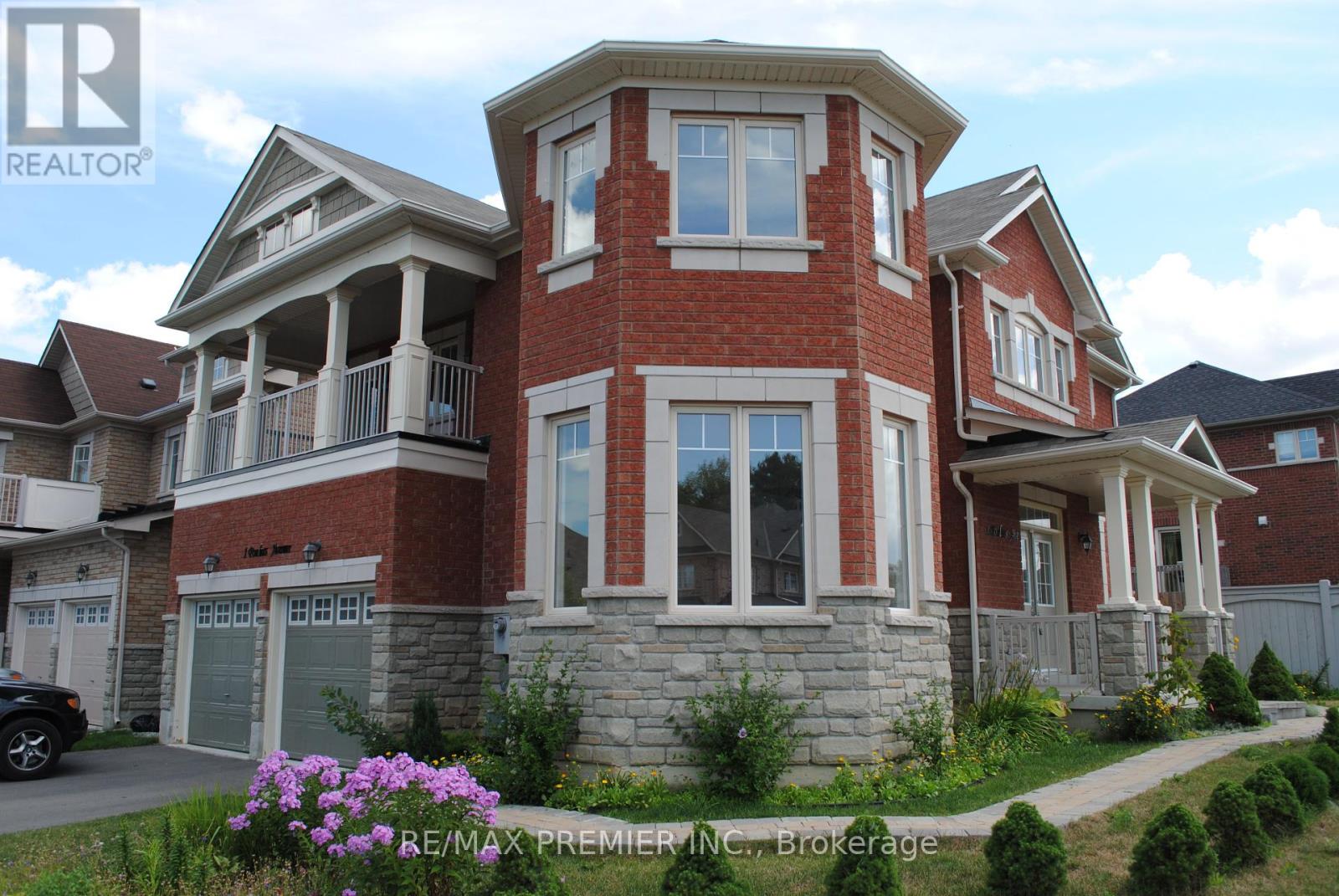 1 Poulias Avenue, Richmond Hill, Ontario  L4E 4X5 - Photo 3 - N12414078
