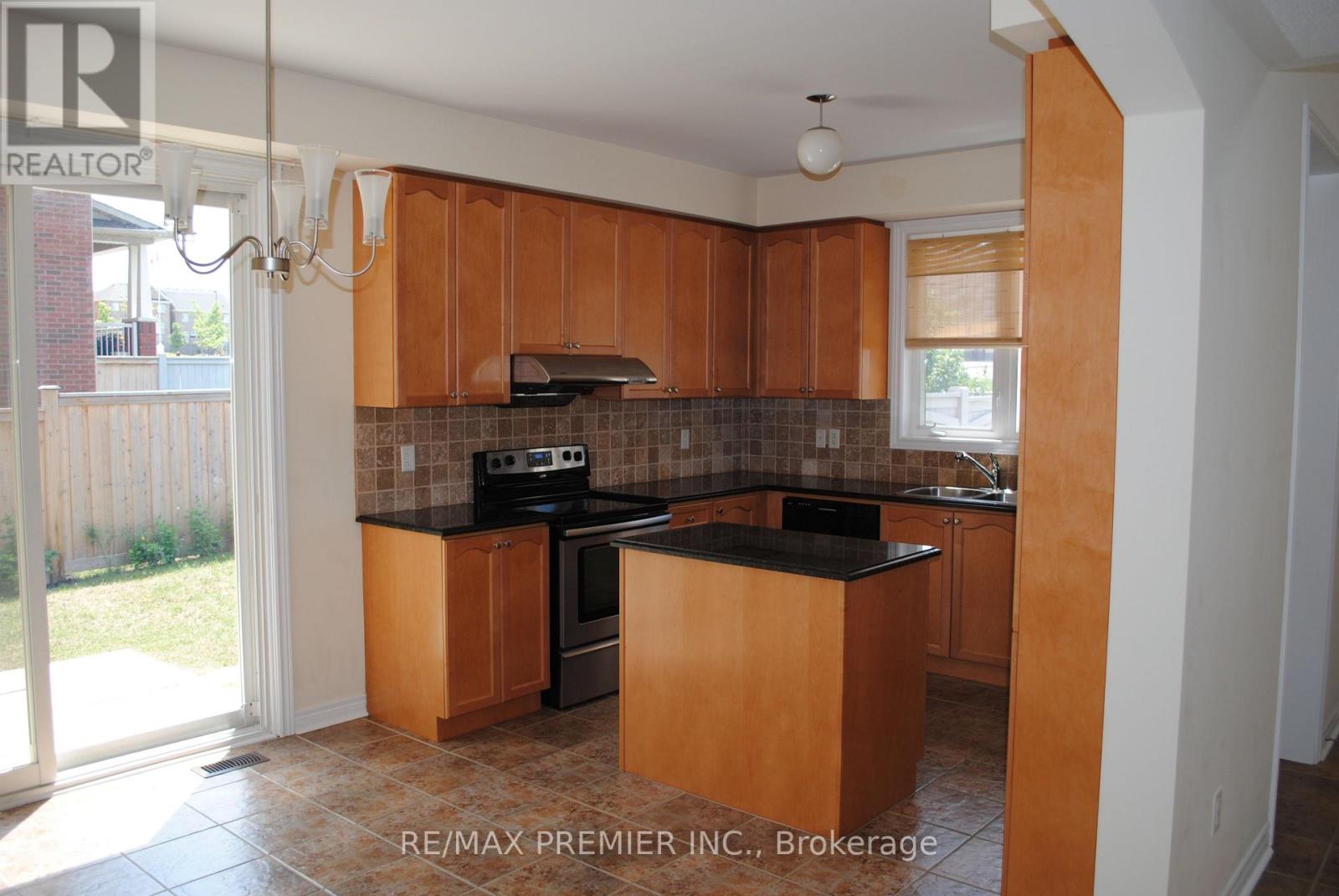 1 Poulias Avenue, Richmond Hill, Ontario  L4E 4X5 - Photo 5 - N12414078