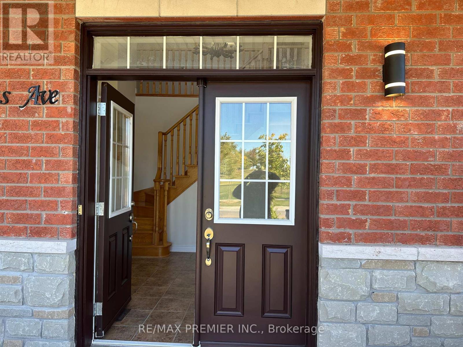 1 Poulias Avenue, Richmond Hill, Ontario  L4E 4X5 - Photo 2 - N12414078