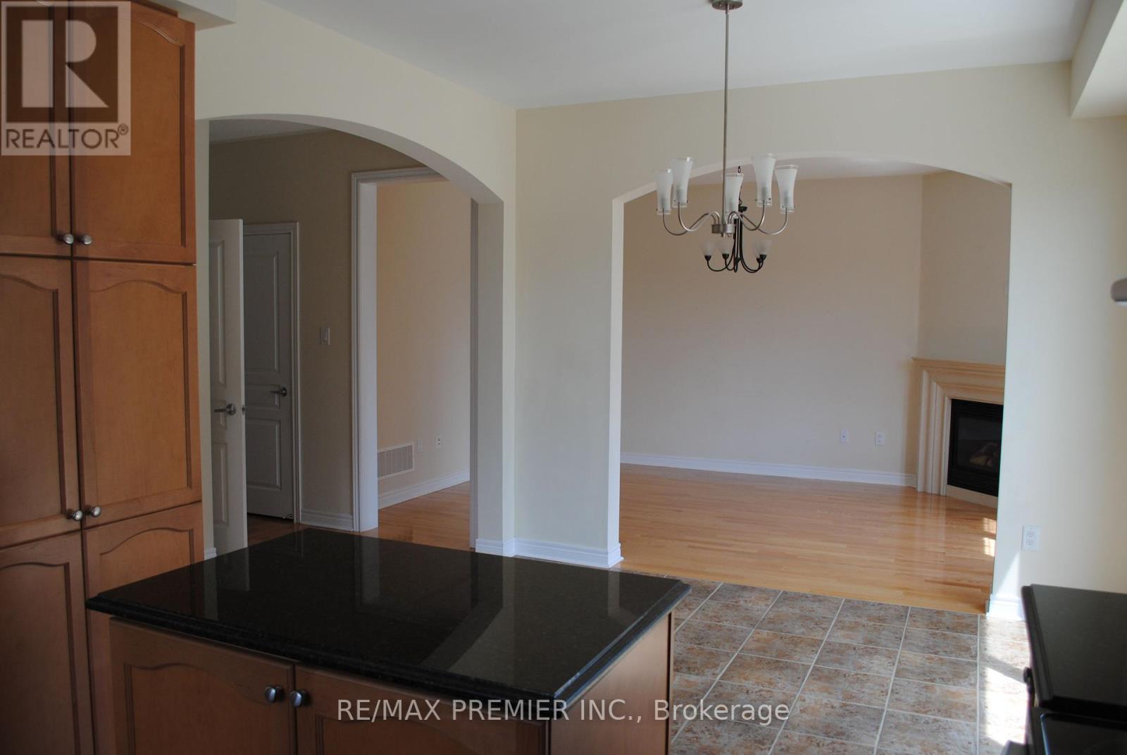 1 Poulias Avenue, Richmond Hill, Ontario  L4E 4X5 - Photo 7 - N12414078