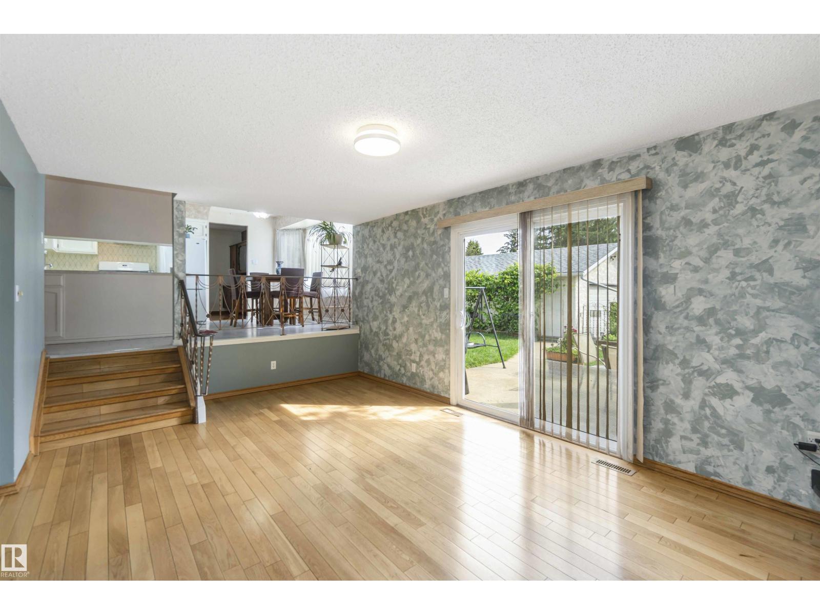 1412 Knottwood Rd E Nw, Edmonton, Alberta  T6K 2J9 - Photo 10 - E4458988