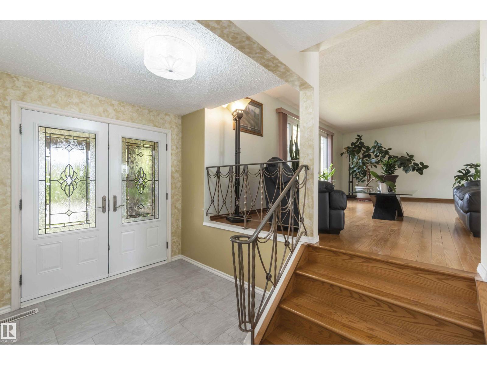 1412 Knottwood Rd E Nw, Edmonton, Alberta  T6K 2J9 - Photo 4 - E4458988